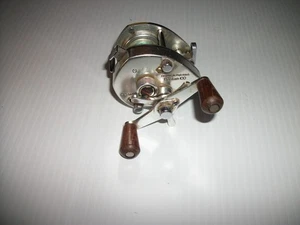 Shimano BANTAM 100 Rosewood Handles Vintage Baitcast Reel - Japan - Picture 1 of 11