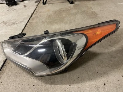 Faro halógeno para pasajero derecho Hyundai Veloster 2012-2017 fabricante de equipos originales Foto 1 de 4