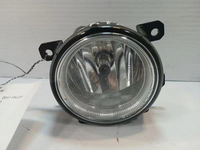 Driver Left Fog Light from 2017 Honda Pilot 12398676 - Image 1 of 4