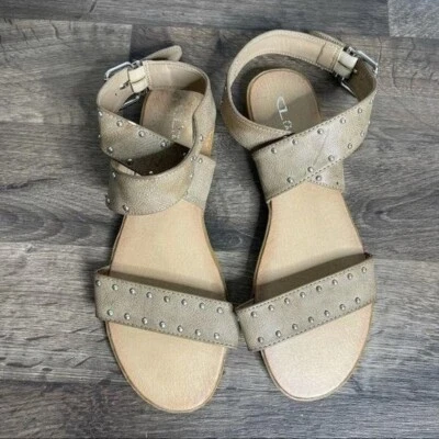 Sandalias al tobillo envolventes con tachuelas CL By Laundry talla 9 lavandería china Foto 1 de 4