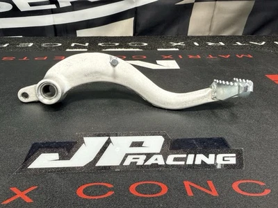 НОВЫЙ! Оригинальный рычаг педали заднего тормоза Yamaha 2009-2025 YFZ450R YFZ450X 18P-27211-01-00 - Изображение 1 из 4