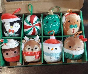 Squishmallows Set di Ornamenti Natalizi 4" Peluche Set Vacanze 8PK KellyToy 2023 Nuovo - Foto 1 di 5