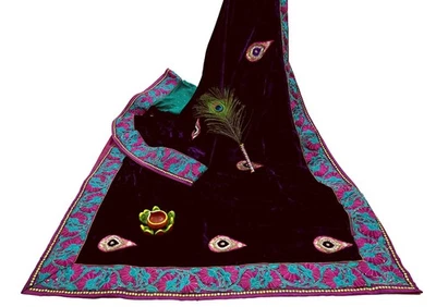 Saris vintage pesados ​​sari púrpura pura seda y terciopelo bordados a mano Foto 1 de 4