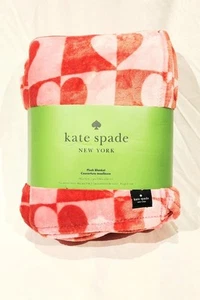Nueva manta polar de felpa Kate Spade New York roja + rosa corazón 98" x 92" nueva con etiquetas - Imagen 1 de 1