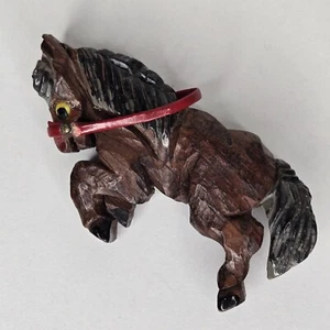 Broche prendedor de caballo de madera tallada de colección - Imagen 1 de 12