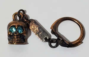 Mini Llavero Gótico Calavera Color Bronce Turquesa Joya Ojos Metal - Imagen 1 de 2