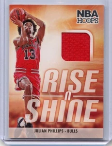 2023-24 Hoops Rise N Shine Memorabilia #22 Julian Phillips - Foto 1 di 1