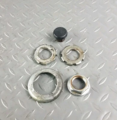 ♻️ Tuerca de bloqueo y cubierta de cojinete de yugo inferior Honda CBR 600 F3 1995 - 1998 ♻️ Foto 1 de 4