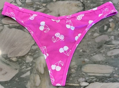 NOVA Calcinha Tanga de Algodão Rosa Victoria Secret - Rosa Baga e Cereja Branca - XXL - Imagem 1 de 3