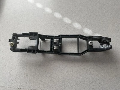 MERCEDES-BENZ E320 E430 W210 1996-2002 ~ SOPORTE MANIJA PUERTA DELANTERA IZQUIERDA Foto 1 de 3