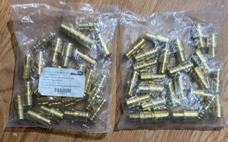 2 Bags Of 25 Bluefin Lead Free Coupling Brass 1/2" PEX x 3/4" PEX PXC050-075 - Image 1 of 1