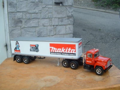 大量 17 英寸 长 MAKITA 女孩 TANDEM TANDEM R MACK 拖拉机 拖车 第一齿轮 — 第 1/4 张图片