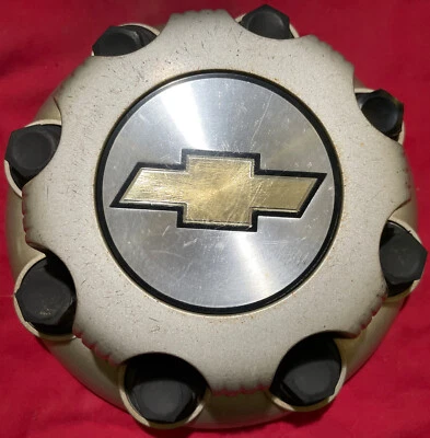 Chevrolet Silverado 2500 3500 2001-2010 camioneta camioneta 8 orejetas OEM tapa central plateada OE Foto 1 de 4