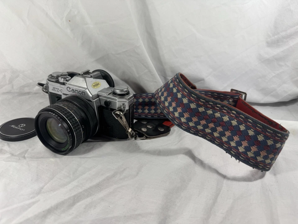 Cámara fotográfica Canon AT-1 35 mm SLR de colección con lente Makinon 28 mm - sin probar, como está Foto 1 de 4