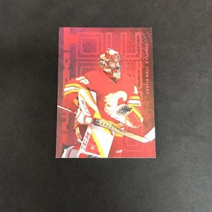 2023-24 Upper Deck Serie 2 Fluorescencia Rojo Dustin Wolf #F-7 Rookie RC - Imagen 1 de 2