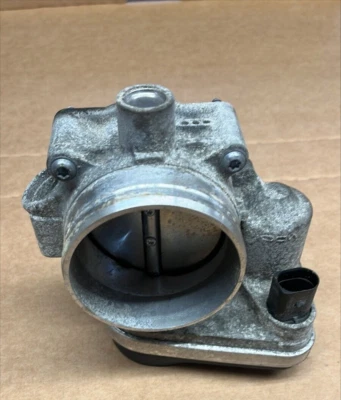 Volkswagen Passat 2008 montaje de carrocería del acelerador 06 07 08 09 022133062ag Foto 1 de 4