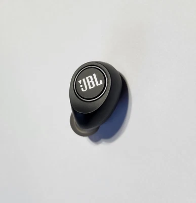 DEFECTIVE Original Black JBL FREE True Wireless LEFT SIDE ONLY Earbud - NO POWER - Image 1 of 4