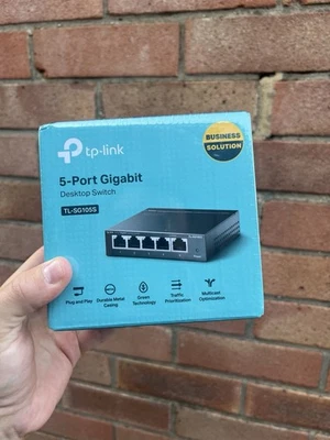 TP-Link - 5-Port Ethernet Switch TL-SG105S - Gigabit Network Splitter - Sealed - Image 1 of 4