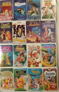 16 VHS Disney Alice Nemo Atlantis Toy Story 2 Dalmatians Pooh Aladdin Aristocats - Picture 1 of 21