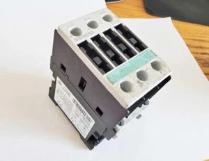 Siemens 3RT1025-1BB40 Power Contactor 3RT1025-1B..0 17A 400V 24DC 3-Ph - Picture 1 of 3