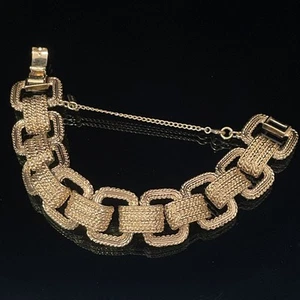 Vintage Signed Monet Gold Tone Link Bracelet Safety Chain Chunky Textured F7 - Picture 1 of 5