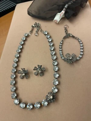 Sabika Softer Side Choker, Bracelet, & Stud Earrings - Изображение 1 из 2