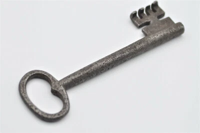 Ancienne clé pour serrure de porte en bois de chateau en fer forgé collection 3 - Photo 1/4