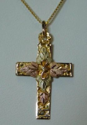 Landstrom Black Hills Oro 10k Cruz con Diseño de Hoja con Cadena de Caja 10k 16"", 2,2 g Foto 1 de 4