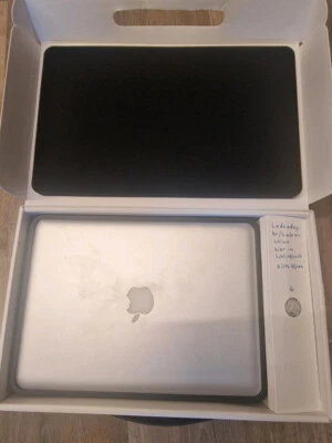 Defektes Macbook Pro 13" 2011 mit OVP - Bild 1 von 3