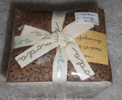 MODA FQ BUNDLE "GATHERINGS" OOP STOCK POR REUNIÕES PRIMITIVAS - Imagem 1 de 2