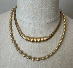 Gargantilla serpiente Monet vintage años 80 collar Omega tono dorado joyería distintiva Soho - Imagen 1 de 7