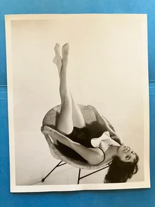 Joan Collins  . original vintage 8x10" press headshot studio photo - Picture 1 of 2