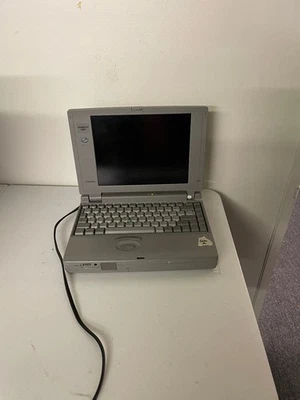 Vintage Toshiba Satellite Pro 400CS  11.3"  Sees Power, Parts Only #600A - Image 1 of 4