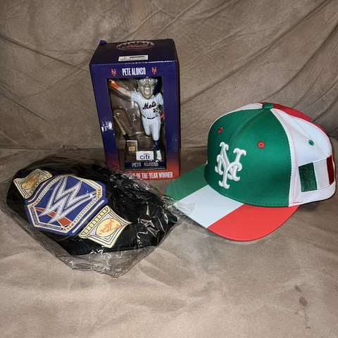 New York Mets SGA 2022: Pete Alonso NL Rookie Year Bobblehead, Italian Cap, Pack Cover