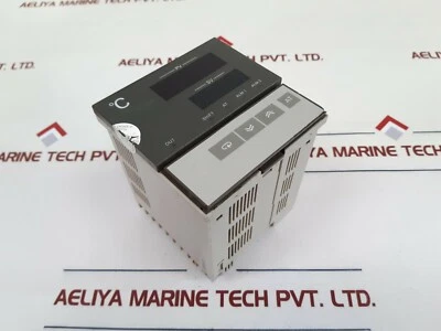 Omron E5AX-A Temperature Controller 100-240 VAC 50/60HZ 15VA 3A 250VAC - Image 1 of 4