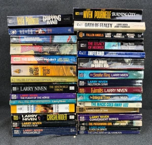 Lot of 30 Larry Niven Paperback Novels SciFi Science Fiction - Imagen 1 de 8