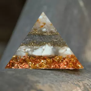 Orgonit Pyramide nach Wilhelm Reich - Strahlenschutz vor 5G, Elektrosmog & Wlan - Bild 1 von 9