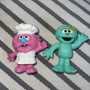 Sesame Street Rosita  & Gonger Head Chef Hasbro McDonalds Happy Meal Toy Figure - Picture 1 of 15