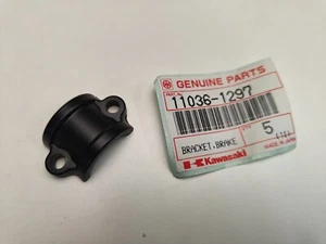 NOS KAWASAKI KL650 KL250 KX KL KDX KLX KSF KXT BRACKET LEVER HOLDER 11036-1297 - Imagen 1 de 5