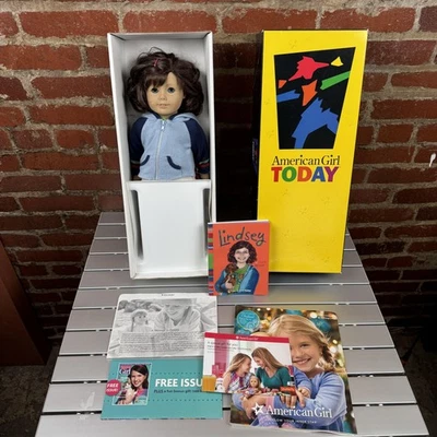 Vintage American Girl Lindsey Bergman Meet Outfit Book GOTY 2001 In Original Box - Image 1 of 4