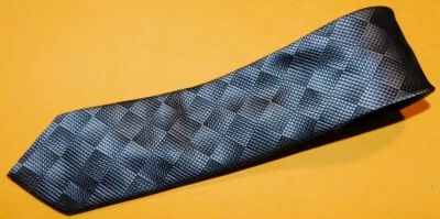 VAN HEUSEN GREY/BLACK SQUARES MOTIF ALL POLYESTER SLIM TIE - NWT - NECK TIES. - Image 1 of 3