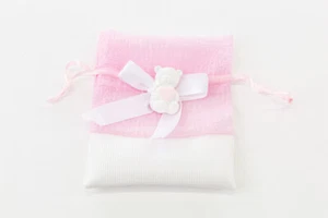 BOMBONIERA NASCITA SACCHETTO RASO ORSETTO ROSA CUORE 9,5x11 CM - Imagen 1 de 1