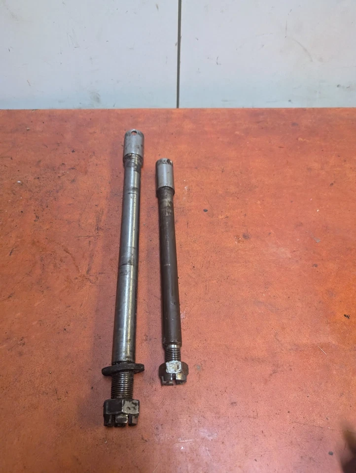 79 Yamaha Xs1100 parafuso pivô eixo roda dianteira traseira 341-25181-01-00 - Imagem 1 de 4