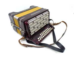Acordeón Hohner Club III BR rojo perloide - Imagen 1 de 18