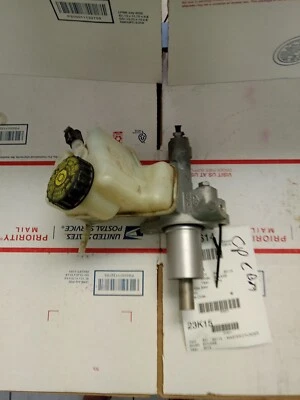 Mercedes-Benz E350 2010-2017 - Cilindro maestro de freno con resolución y tapa 2044300501 Foto 1 de 4