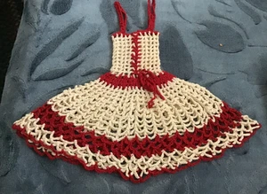 Traje de vestir de muñeca Barbie o muñeca de ganchillo a mano de 10 pulgadas rojo y blanco - Imagen 1 de 2