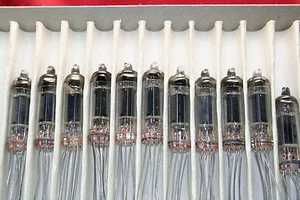 Raytheon Jan 6832 Submini dual Triode. Matched Pair, Excellent NOS tubes! - Picture 1 of 4