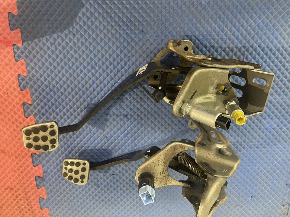 Juego de embrague y pedal de freno 12-15 Honda Civic Si probado OEM bueno Foto 1 de 4