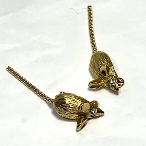 VINTAGE 2 Pc MOUSE Scatter Pin LOT Gold Tone BLUE RHINESTONE EYES Moving Tails - Picture 1 of 8