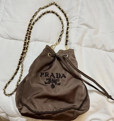 Auténtico Bolso Bandolera Prada Vintage Marrón Nylon con Cordón Logotipo con Cuentas Foto 1 de 4
